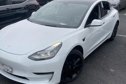 Tesla Model 3 179.911 km 18.199 &euro; Detmold 32758