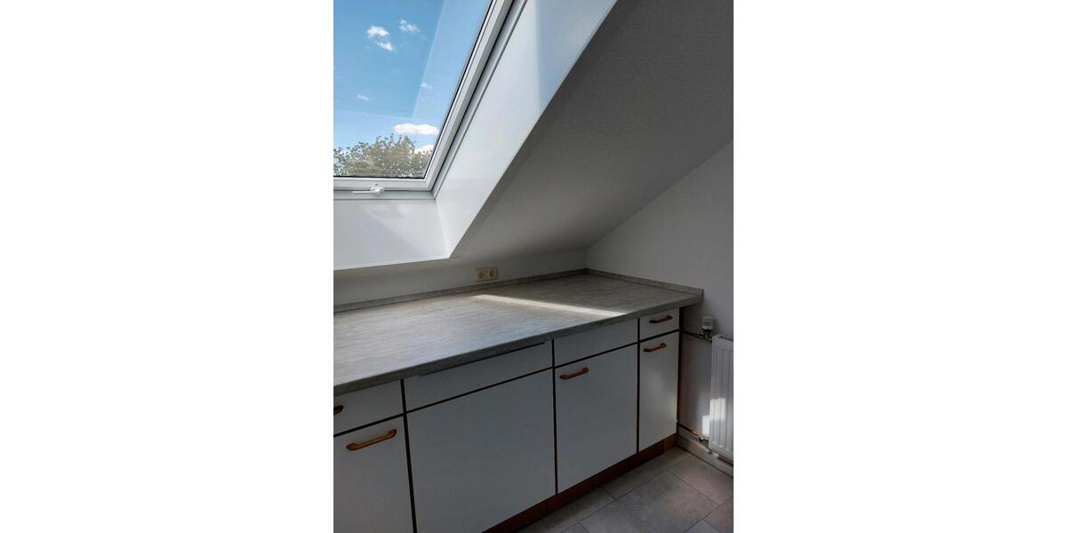 Wohnung DG 85qm (KM 680 € Warmmiete inkl. Strom ca.1080 €) 3 zimmer