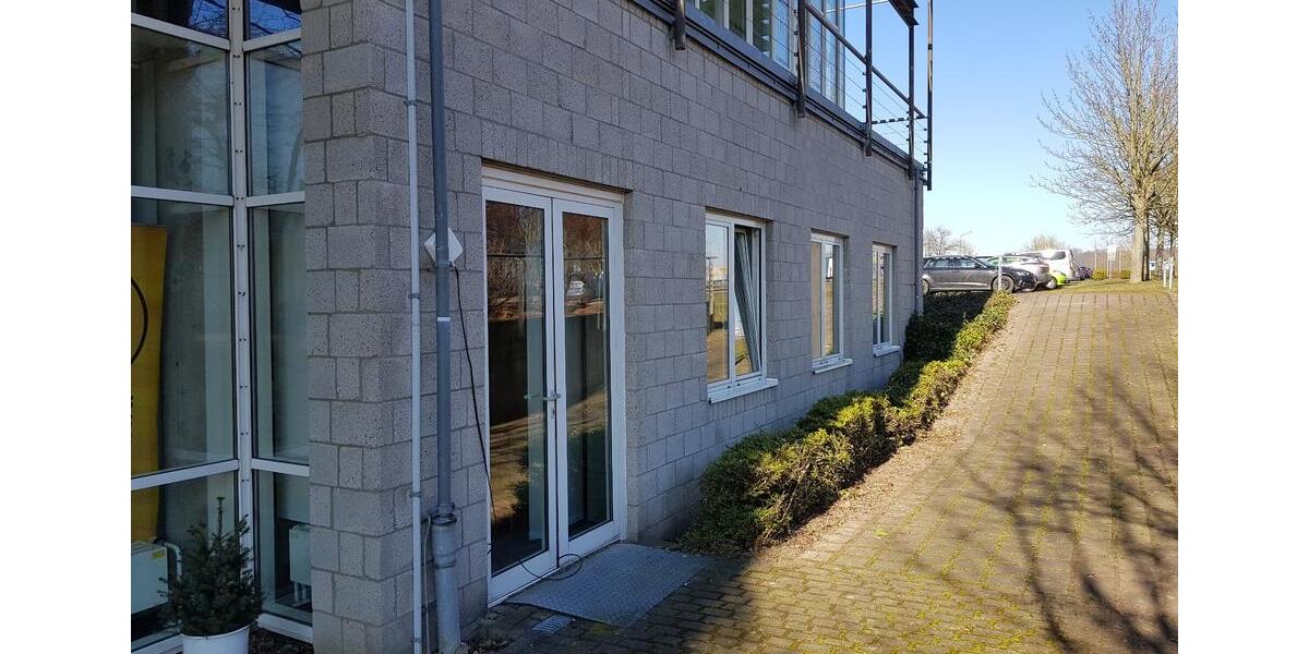 GILDE-Forum Detmold: 122 m² Büro, perfekt aufgeteilt u. mit eigener Zufahrt zimmer