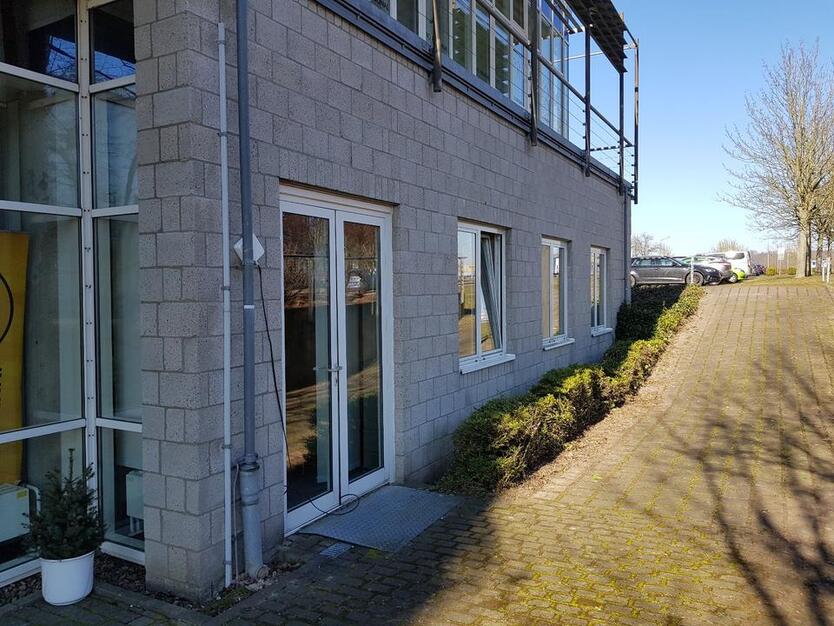 GILDE-Forum Detmold: 122 m² Büro, perfekt aufgeteilt u. mit eigener Zufahrt zimmer