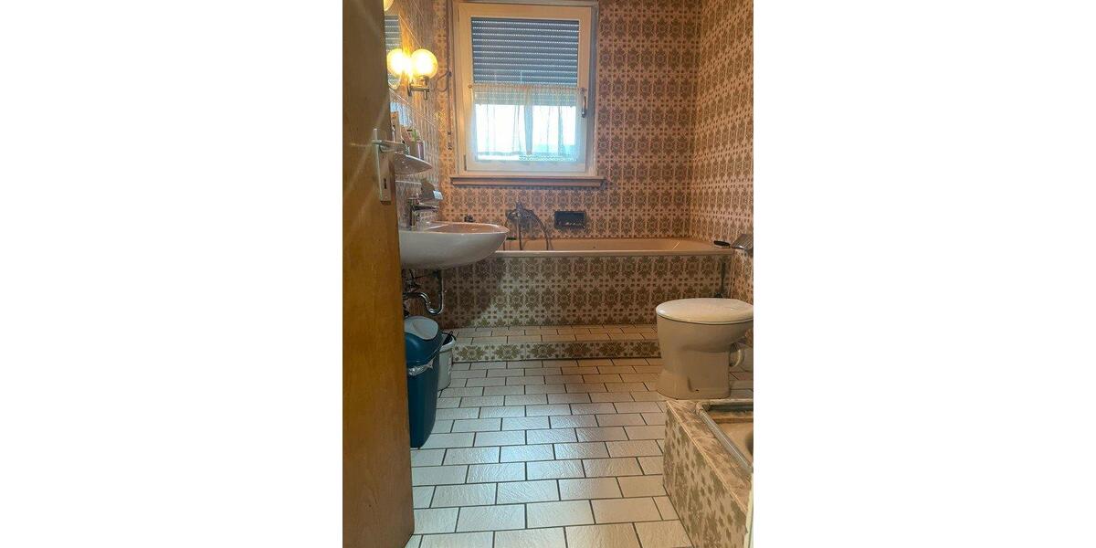 Dachgeschoßwohnung Willebadessen - 3 Zimmer, 81 m&sup2;, 500&euro; | Angebot:27626805