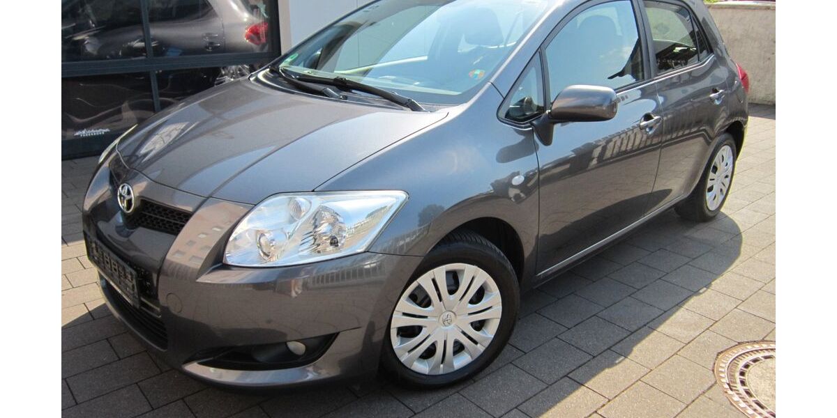Toyota Auris 133.200 km 5.555 &euro; Paderborn 33102