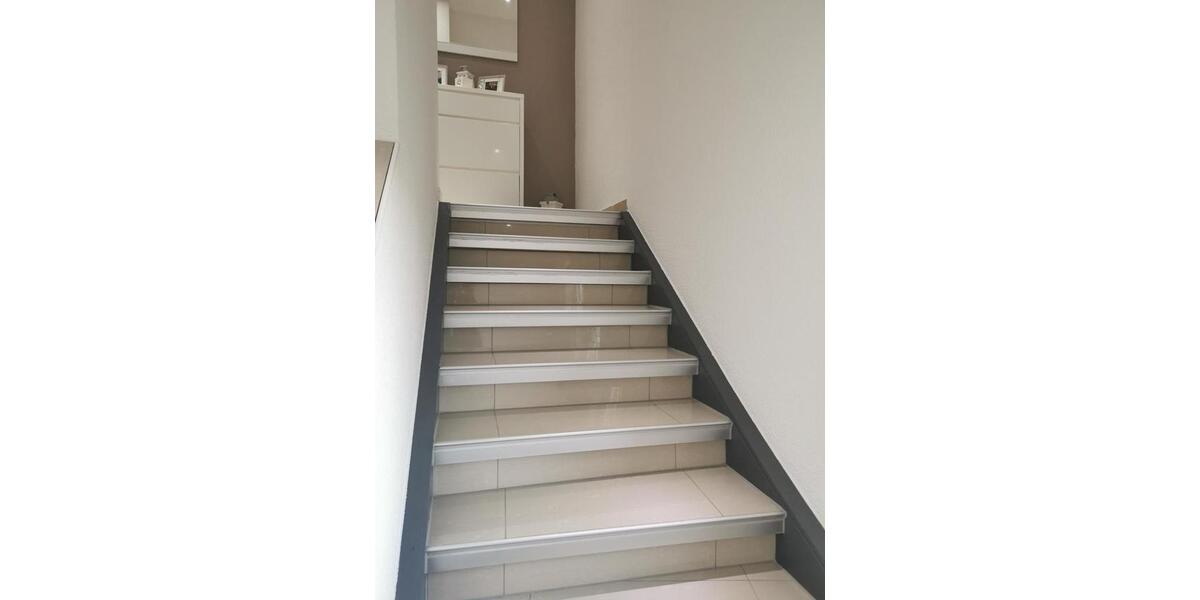 Etagenwohnung Brakel - 1 Zimmer, 140 m&sup2;, 1.200&euro; | Angebot:26036380