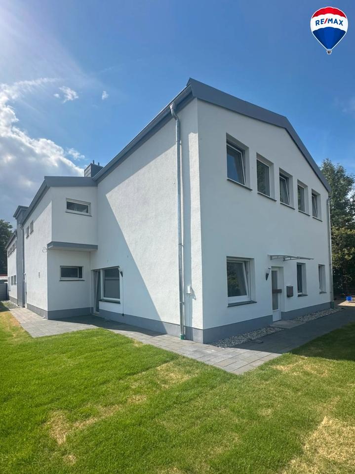 Frisch sanierte Gewerbehalle mit Büroflächen, Produktionsbereich & EinliegerWohnung zu vermieten!