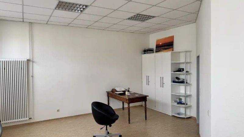 Gewerbeobjekt Paderborn Schloß Neuhaus - 8 Zimmer, 2.400&euro; | Angebot:25781126