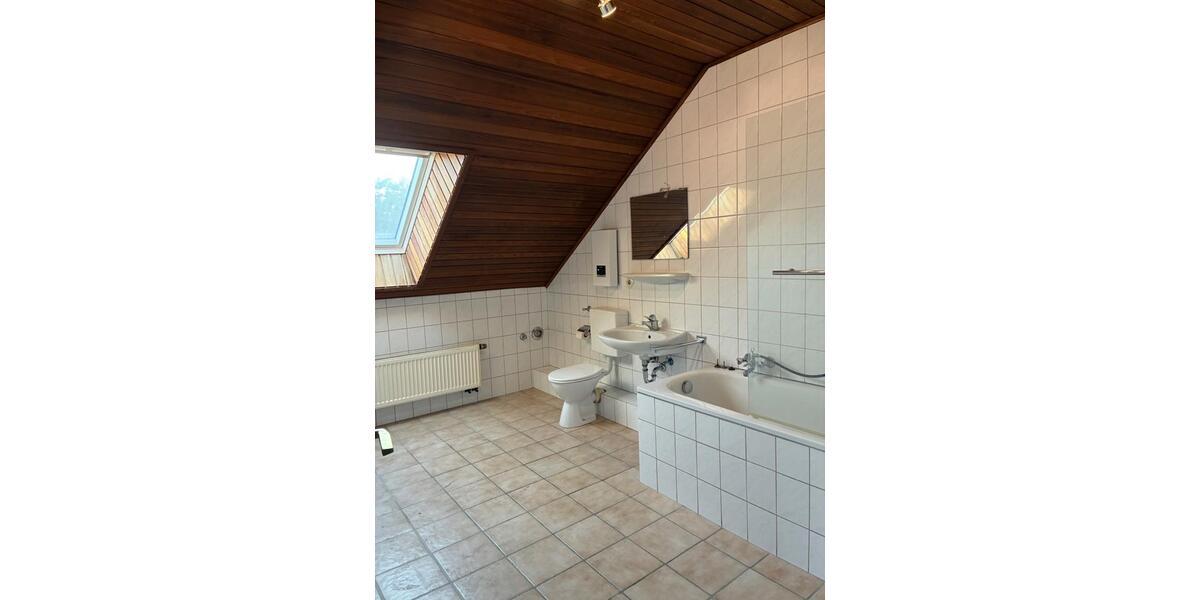 Dachgeschoßwohnung Hövelhof - 4 Zimmer, 101 m&sup2;, 800&euro; | Angebot:27549103