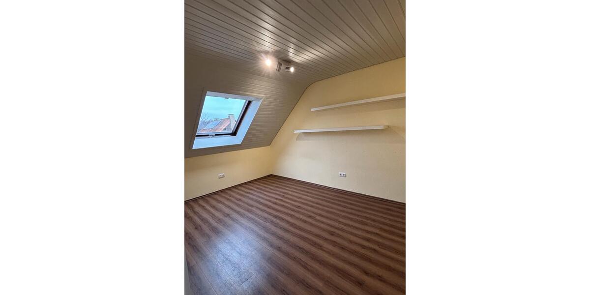 Dachgeschoßwohnung Delbrück - 4 Zimmer, 98 m&sup2;, 1.210&euro; | Angebot:27545422