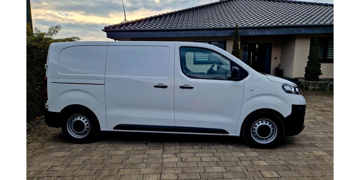 Opel Vivaro 39.000 km 19.400 &euro; Bad Lippspringe 33175