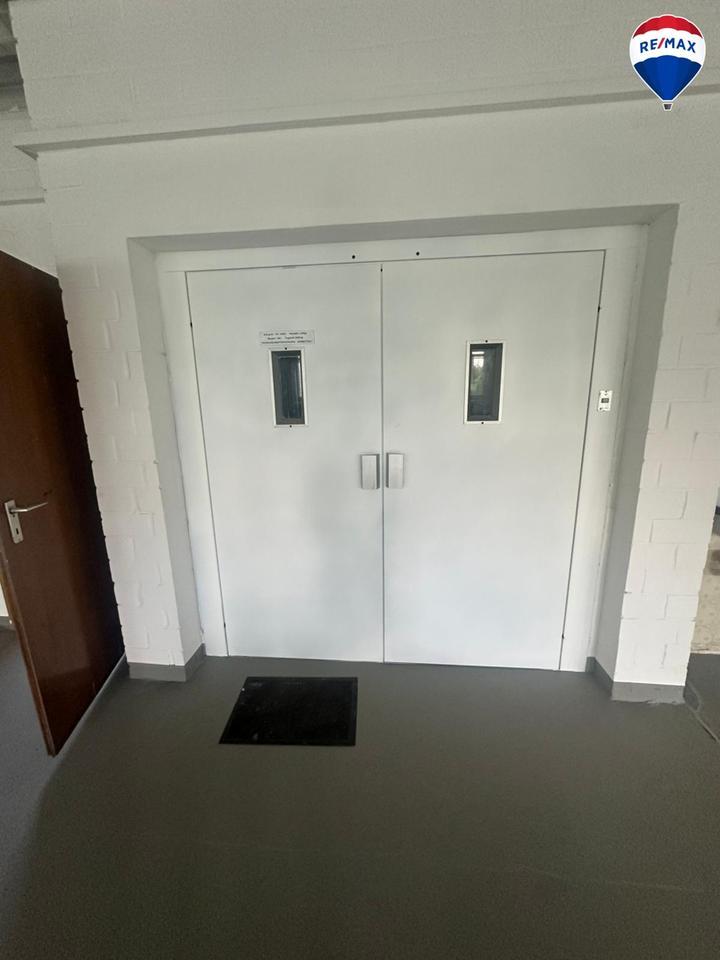 Frisch sanierte Gewerbehalle mit Büroflächen, Produktionsbereich & EinliegerWohnung zu vermieten!