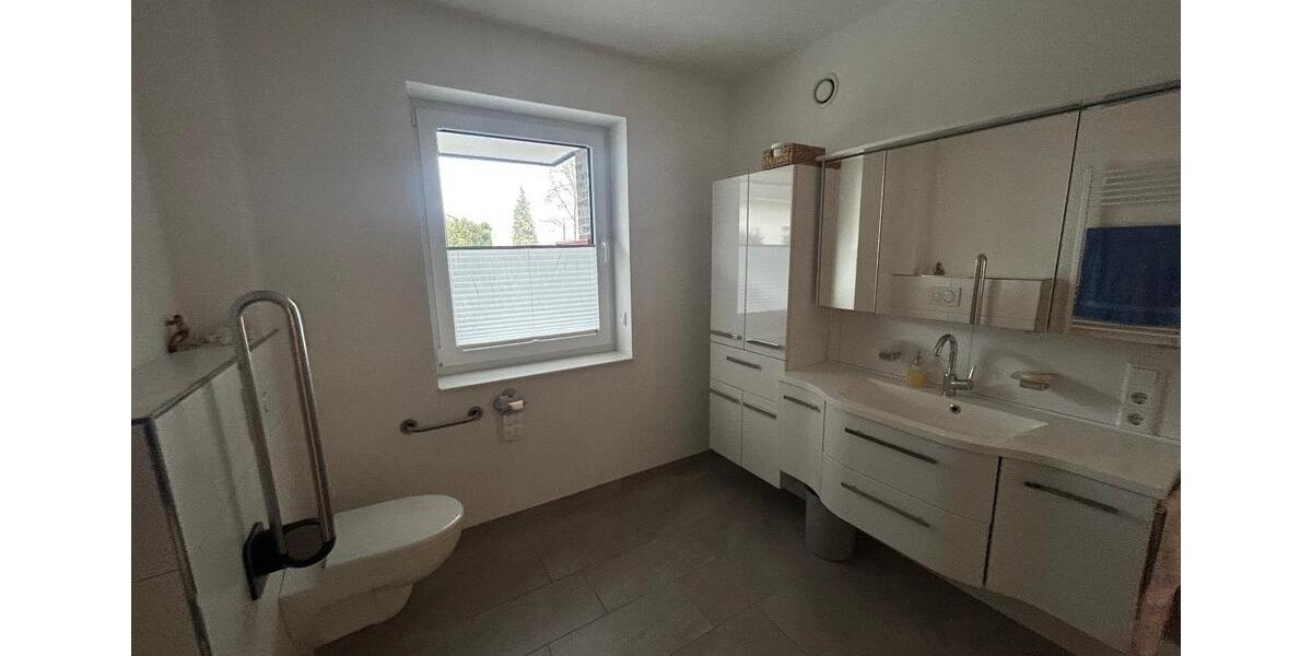 Erdgeschoßwohnung Bad Driburg - 3 Zimmer, 83 m&sup2;, 990&euro; | Angebot:25180528