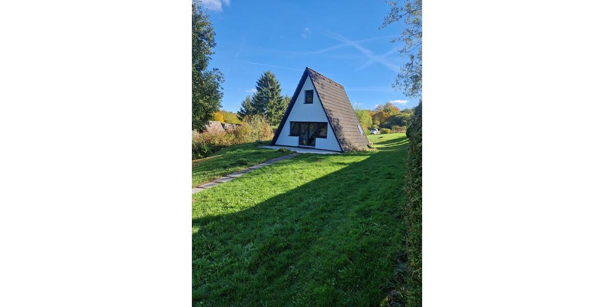 Schönes Nurdachhaus in der Natur zimmer