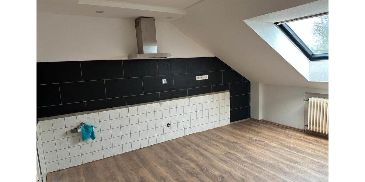 Schöne Helle Dachgeschosswohnung 3 zimmer