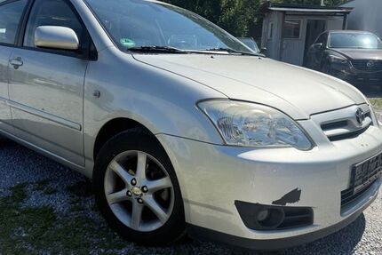 Toyota Corolla 194.000 km 3.999 &euro; Paderborn 33106