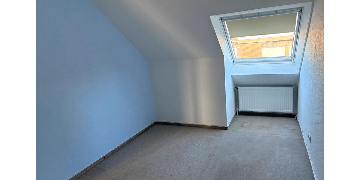 Dachgeschoßwohnung Detmold - 2 Zimmer, 75 m&sup2;, 830&euro; | Angebot:25234050