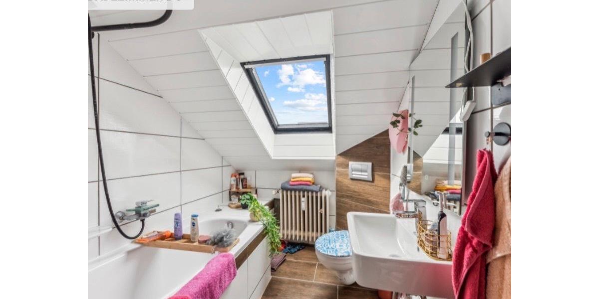 Schöne Helle Dachgeschosswohnung 3 zimmer