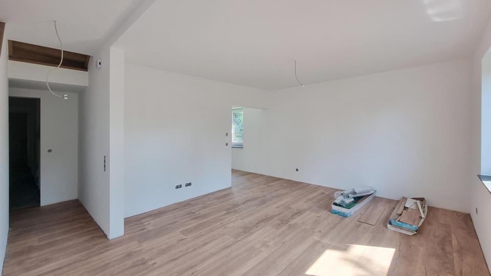 Moderne Wohnung mit dem Wohngefühl einer Doppelhaushälfte – Erstbezug nach Sanierung! zimmer