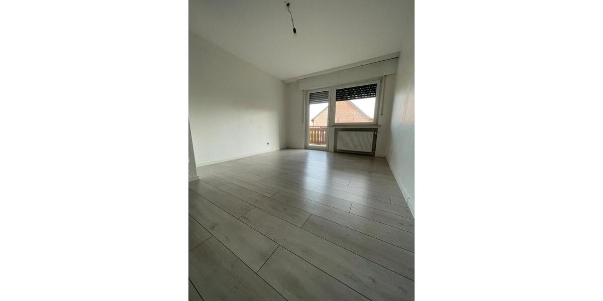 Etagenwohnung Salzkotten - 2 Zimmer, 90 m&sup2;, 650&euro; | Angebot:25403020