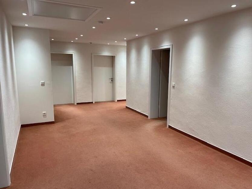 Attraktive Gewerberäume in Detmold zu vermieten – renoviert, mit mind. 8 Parkplätzen
