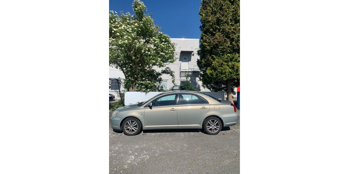 Toyota Avensis 220.500 km 2.250 &euro; Bad Lippspringe 33175