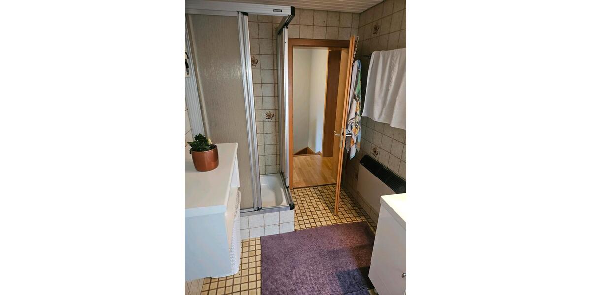 Renovierte Altbauhaushälfte mit Garage und Balkon 6 zimmer