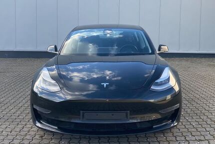 Tesla Model 3 243.415 km 17.000 € Bielefeld 33659