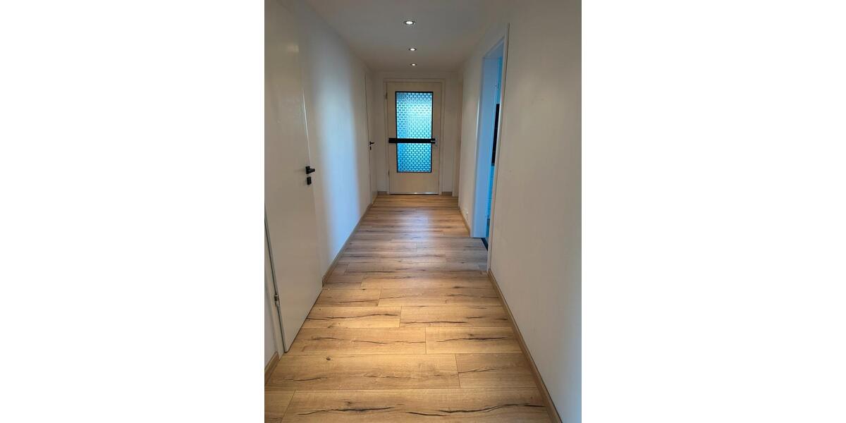 Schöne Helle Dachgeschosswohnung 3 zimmer