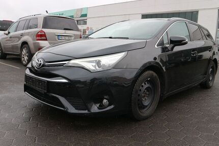 Toyota Avensis 128.319 km 11.990 &euro; Paderborn Schloß-Neuhaus 33104