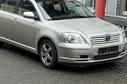 Toyota Avensis 280.000 km 2.599 &euro; Paderborn 33100