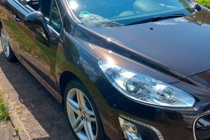 Peugeot 308 81.000 km 6.200 &euro; Paderborn 33165