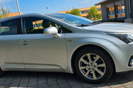 Toyota Avensis 159.000 km 7.999 &euro; Verl 33415