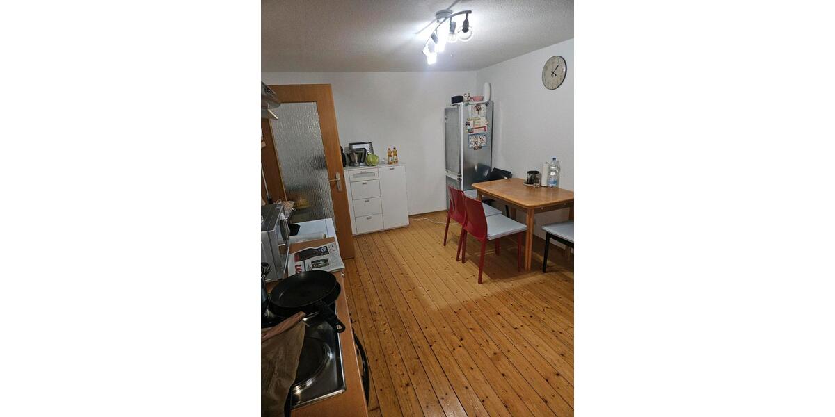Renovierte Altbauhaushälfte mit Garage und Balkon 6 zimmer