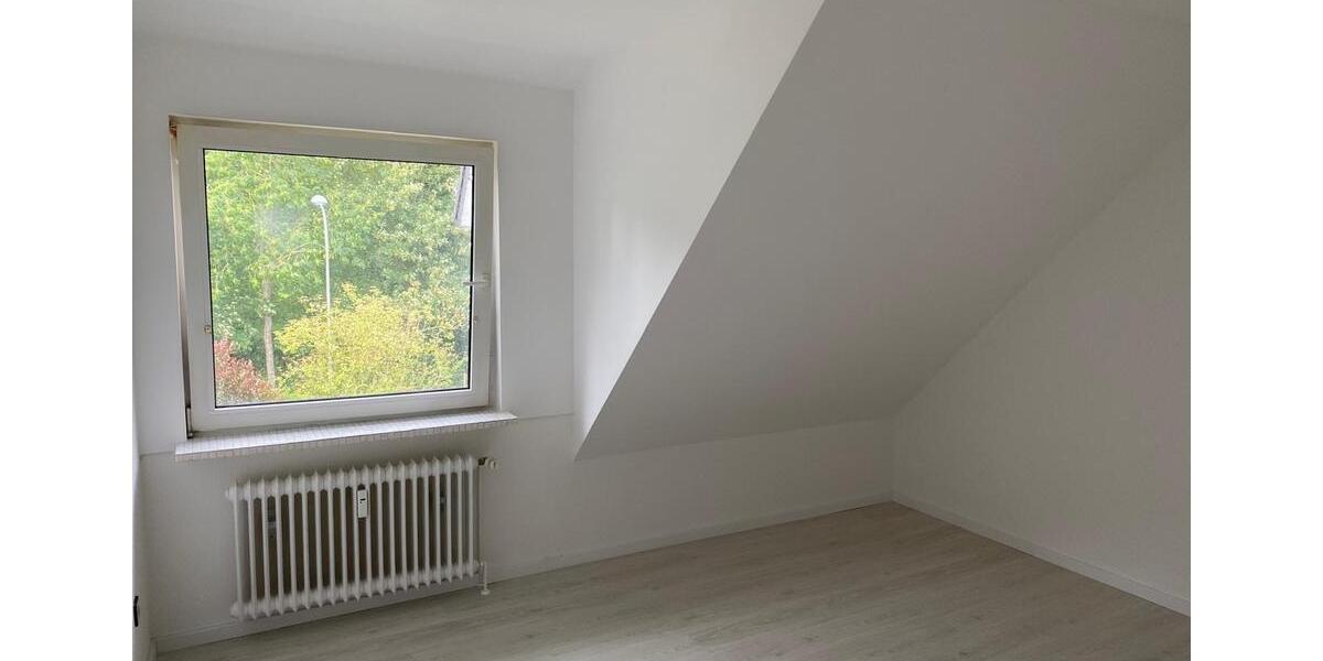 Dachgeschoßwohnung Detmold Hiddesen - 2 Zimmer, 40 m&sup2;, 390&euro; | Angebot:24653739