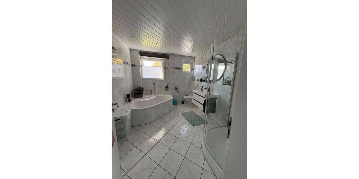 Etagenwohnung Bad Lippspringe - 5 Zimmer, 155 m&sup2;, 1.600&euro; | Angebot:27581416