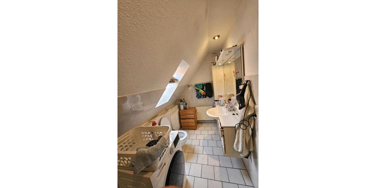 Dachgeschoßwohnung Horn-Bad Meinberg Bad Meinberg - 4 Zimmer, 117 m&sup2;, 950&euro; | Angebot:26190240