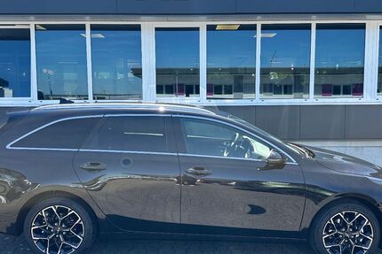 Kia ceed Sportswagon 5.100 km 30.790 € Paderborn 33100