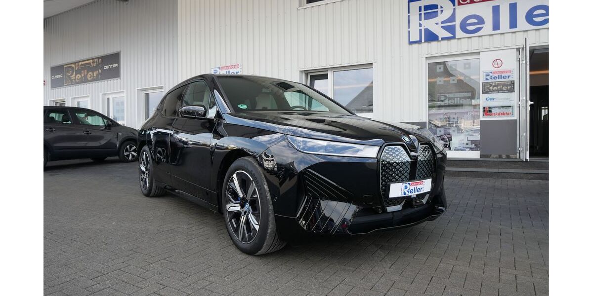 BMW iX 7.011 km 87.900 € Paderborn 33106