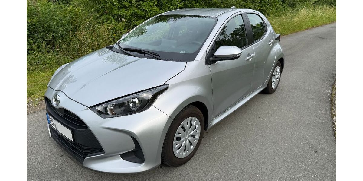 Toyota Yaris 19.000 km 13.790 &euro; Salzkotten 33154