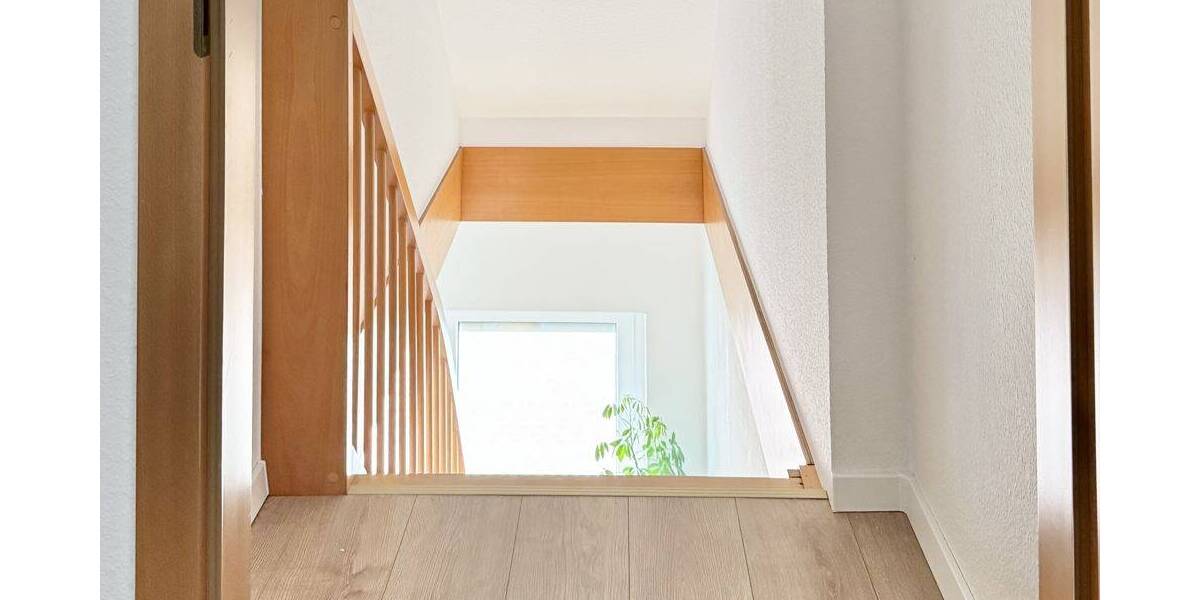 Etagenwohnung Augustdorf - 4 Zimmer, 127 m&sup2;, 1.080&euro; | Angebot:26887202