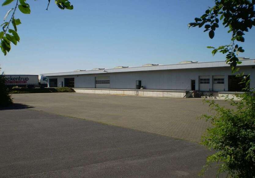 Halle in Salzkotten 3.760 € 2840 m²