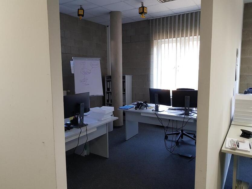 GILDE-Forum Detmold: 122 m² Büro, perfekt aufgeteilt u. mit eigener Zufahrt zimmer