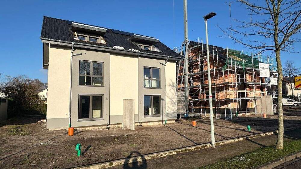 große Neubau Doppelhaushälften in Schlangen, bezugsfertig oder als Ausbauhaus 6 zimmer