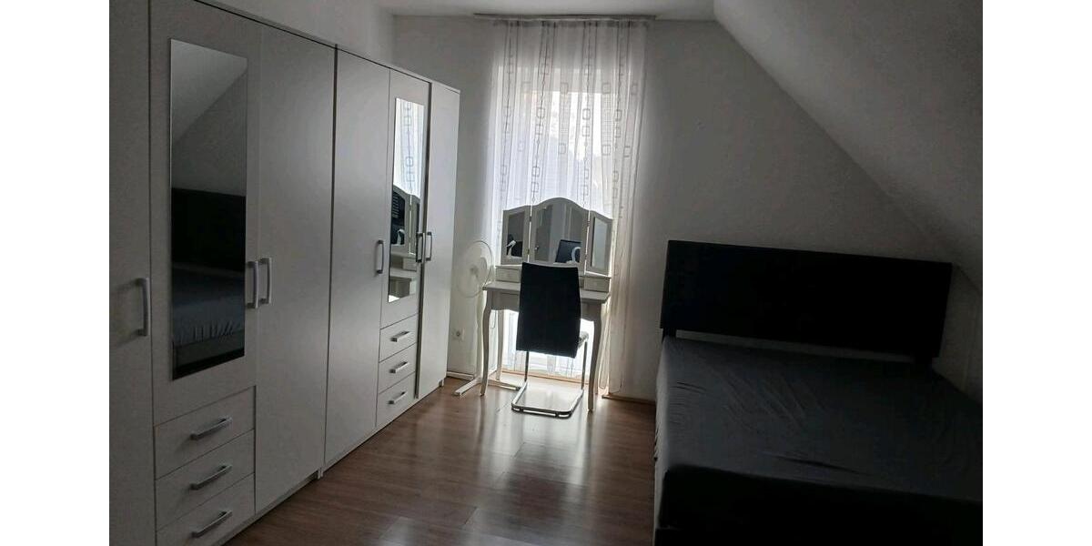 Dachgeschoßwohnung Schloß Holte-Stukenbrock Stukenbrock - 3 Zimmer, 63 m&sup2;, 179.000&euro; | Angebot:26779091