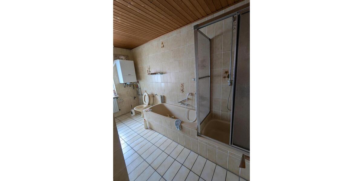 Doppelhaushälfte Nieheim - 3 Zimmer, 110 m&sup2;, 630&euro; | Angebot:25795323