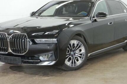 BMW i7 51.900 km 81.950 &euro; Paderborn 33100