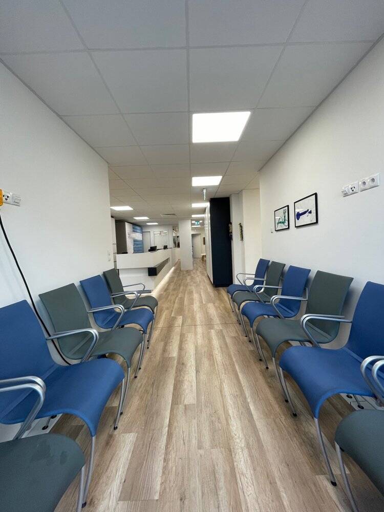 385 qm Gewerbefläche für Arztpraxis, Tagespflege oder Dienstleister im Zentrum von Paderborn. zimmer