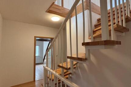 Haus Schlangen - 6 Zimmer, 200 m&sup2;, 1.200&euro; | Angebot:27614907