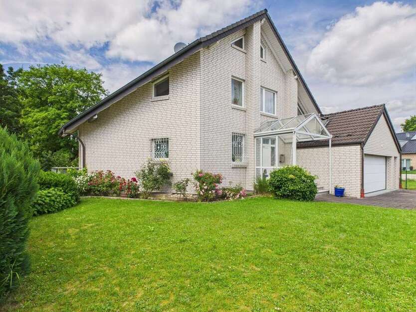 Haus zum Mieten in Bad Lippspringe 1.950 € 190 m²