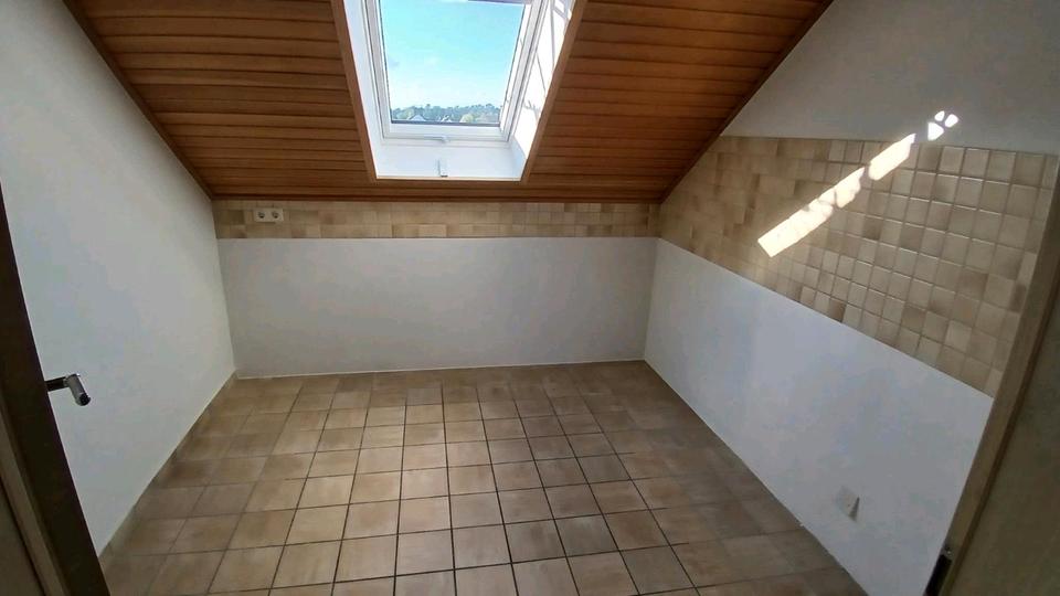 Dachgeschoßwohnung Schloß Holte-Stukenbrock Stukenbrock - 2 Zimmer, 50 m&sup2;, 550&euro; | Angebot:26669668