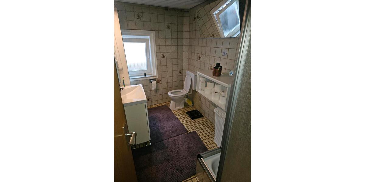 Renovierte Altbauhaushälfte mit Garage und Balkon 6 zimmer