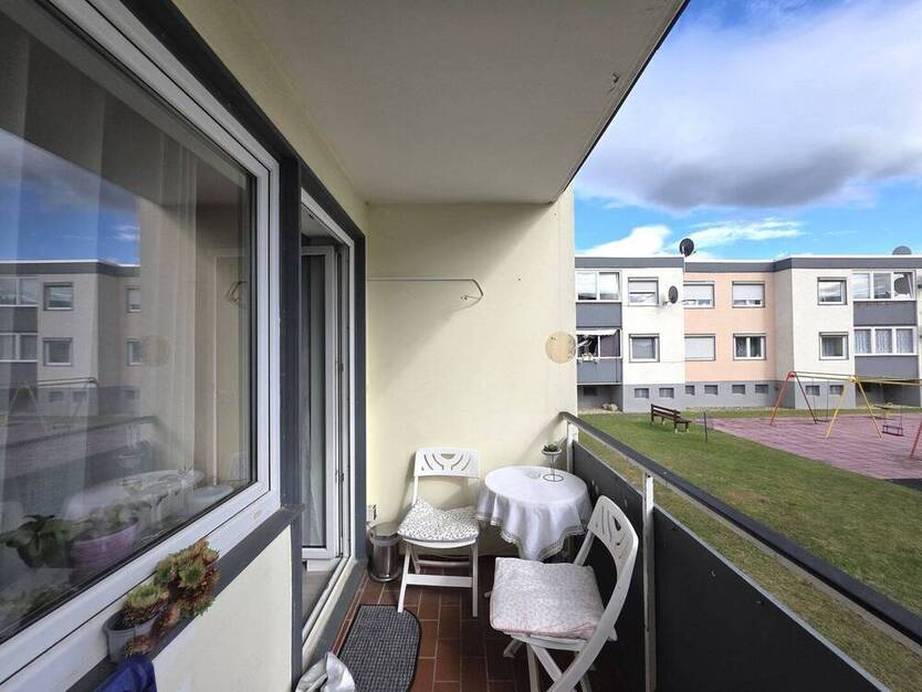 Charmante 3-Zimmer-Wohnung mit Loggia & Garage in Schloß Neuhaus